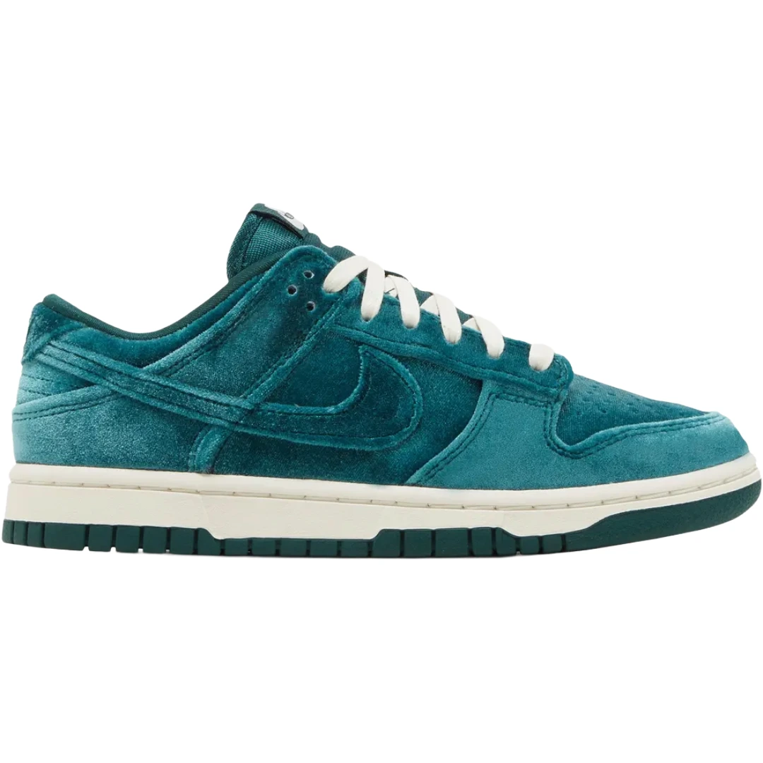 wmns-dunk-low-green-velvet.webp